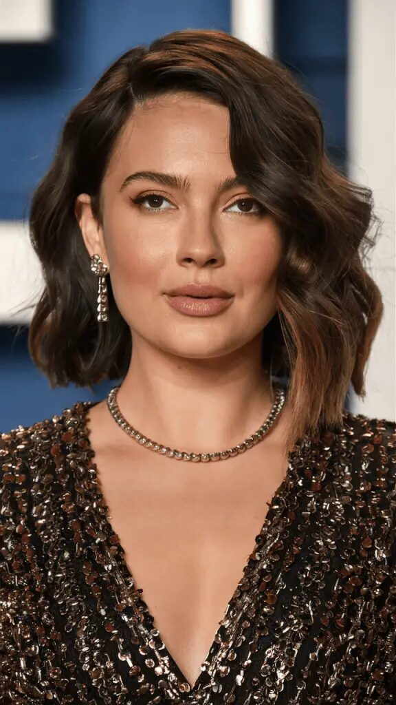40 Stunning Medium-Length Haircuts for Round Faces You Need to Try
