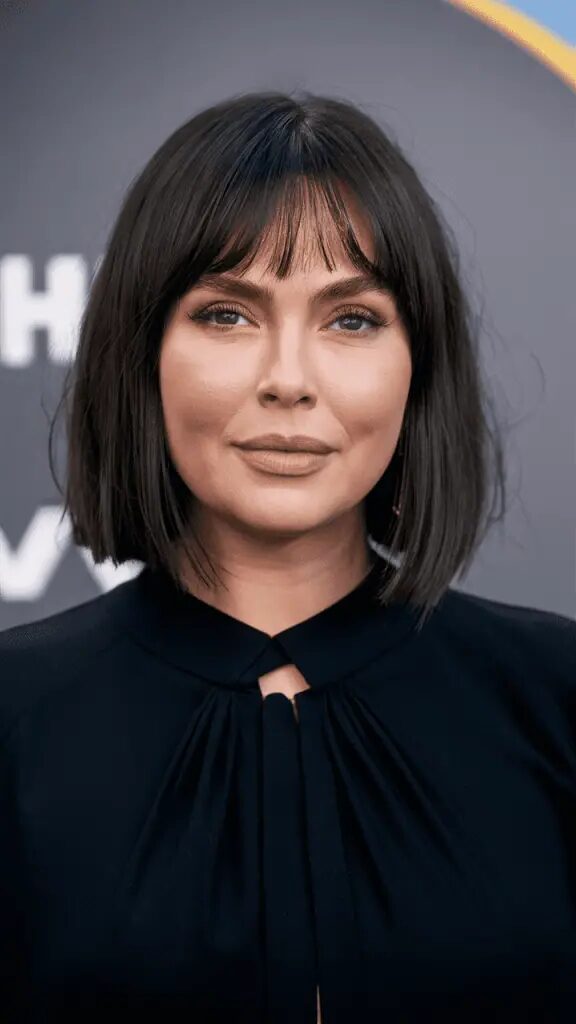 40 Stunning Medium-Length Haircuts for Round Faces You Need to Try